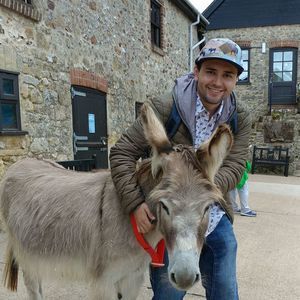 Meet your Posher, D'axel